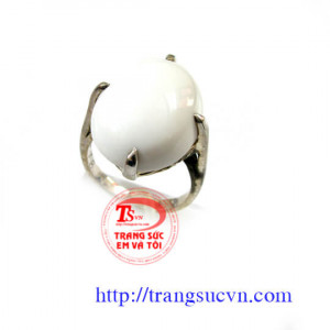 Nhẫn mã não trắng