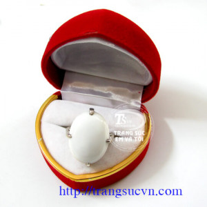 Nhẫn mã não trắng