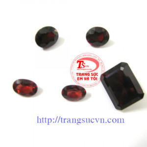 Bán Đá quý Granet tự nhiên,Giá Da quy Granet tu nhien Có giấy kiểm định® Đá quý Granet tự nhiên bán toàn quốc Trangsucvn.com -Website chuyên Trang sức Nam Nữ. Vàng bạc, quý, ngọc. Có quý và vàng. Đặt hàng tại Sức Em Và Tôi theo yêu cầu