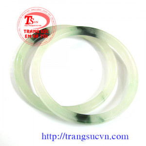 Ngọc jadeite vòng đôi