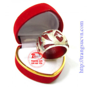 Nhẫn ngọc đỏ hoa văn