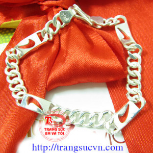 Lắc bạc nam kiểu đẹp. Sản phẩm lắc tay bạc nam hiện được rất nhiều khách hàng ưa chuộng và lựa chọn nhiều.