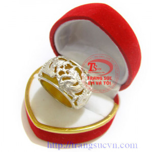 Nhẫn ngọc màu vàng