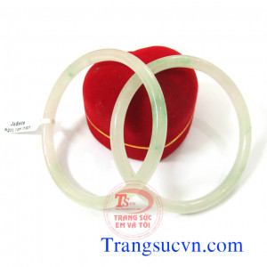 Cặp vòng ngọc trong