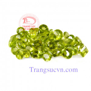 Mặt dây Peridot thiên nhiên gắn vàng trắng 14k. Sản phẩm có giấy kiểm định đá quý và giấy kiểm định vàng.   Bán đá peridot Đá Peridot thiên nhiên 100% ( Sản phẩm có kèm theo Giấy kiểm định đá quý. Đảm bảo bạn sở hữu viên đá quý tư nhiên 100%, mang lại may