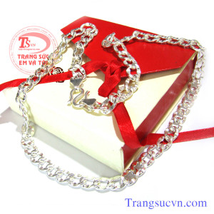 Dây chuyền bạc nam được chế tác trên chất liệu bạc ta, bạc nguyên chất hàng lượng 960% Ag. Được thiết kế mẫu mã đẹp phong cách mang lại sự an toàn cho sức khỏe