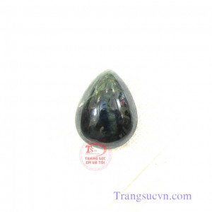 Sapphire giọt nước Sapphire thiên nhiên 100%  Có giấy kểm định đá quý kèm theo sản phẩm. Sapphire giọt nước  Đặc điểm khoáng vật: - Tên khoáng vật : Saphir (Sapphire - Corundum) - Độ cứng Mohs :9 - Chiết suất :1.762~1.770 -  Tỉ trọng :4.00