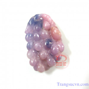 Chùm nho sapphire lục yên Sapphire thiên nhiên 100%  Có giấy kểm định đá quý kèm theo sản phẩm.  Đặc điểm khoáng vật: - Tên khoáng vật : Saphir (Sapphire - Corundum) - Độ cứng Mohs :9 - Chiết suất :1.762~1.770