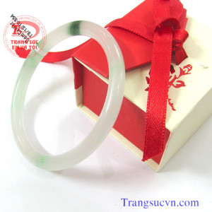 Vòng ngọc tặng người yêu