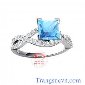 Nhẫn được chế tác trên chất liệu vàng trắng 14k, trọng lượng  chỉ gắn đá topaz thiên nhiên