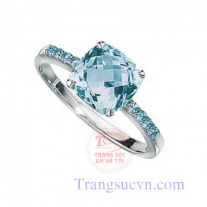 Nhẫn được chế tác trên chất liệu vàng trắng 14k gắn đá topaz thiên nhiên màu xanh