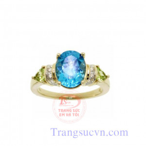 Nhẫn nữ topaz peridotNhẫn nữ topaz peridot Nhẫn topaz vàng trắng Nhẫn được chế tác trên chất liệu vàng trắng 14k gắn đá topaz thiên nhiên màu xanh. Sản phẩm được đặt theo size tay và đặt theo yêu cầu. Nhẫn nữ vàng trắng đá topaz thiên nhiên có giấy kiểm đ