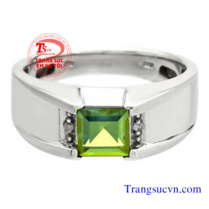 Nhẫn peridot vàng trắng
