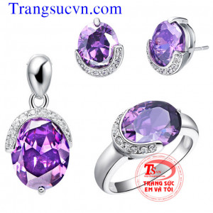 Bộ sản phẩm trang sức vàng trắng gắn thạch anh tím