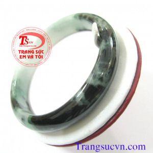 Vòng ngọc cẩm thạch trắng nhiều