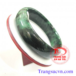 Vòng ngọc cẩm thạch