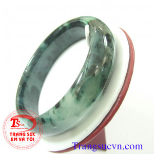 Vòng cẩm thạch đẹp cho nữ