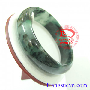 Vòng cẩm thạch đẹp cho nữ