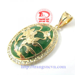 Ngọc jadeite thiên nhiên bọc vàng hình hoa