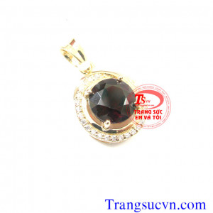 Mặt dây đá garnat