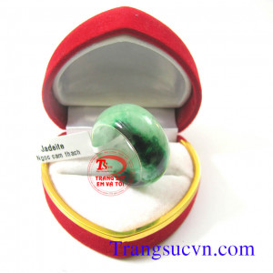 Nhẫn ngọc cẩm thạch thiên nhiên