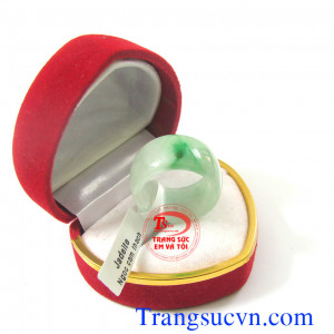 Nhẫn ngọc thiên nhiên jadeite