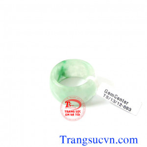 Nhẫn ngọc thiên nhiên jadeite