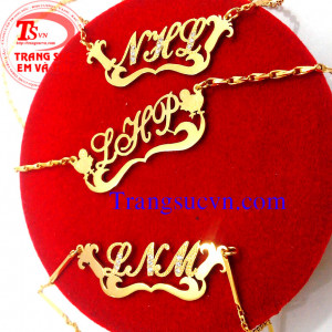 Dây chuyền mặt chữ là một món quà ý nghĩa và bất ngờ gửi đến người bạn yêu thương