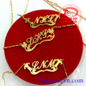 Mặt chữ vàng tây là một món quà ý nghĩa và bất ngờ gửi đến người bạn yêu thương