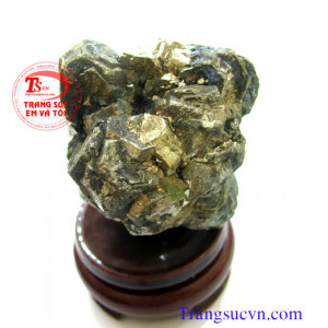 Đá vàng găm may mắn