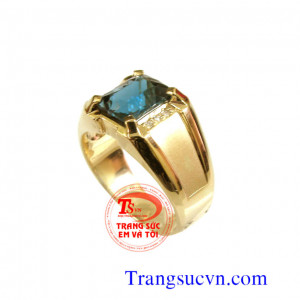 Nhẫn nam topaz xanh vàng 14k Nhẫn nam đá màu xanh topaz vàng 14k  Thông tin nhẫn nam Loại: Nhẫn nam Loại vàng: Vàng tây 14k (58,5% Au)  Loại đá quý: Topaz thiên nhiên Hình dạng đá: Chữ nhật/Facet Màu sắc đá:  Xanh lam Độ tinh khiết đá: Trong suốt chất lư