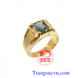 Nhẫn nam topaz xanh vàng 14k Nhẫn nam đá màu xanh topaz vàng 14k  Thông tin nhẫn nam Loại: Nhẫn nam Loại vàng: Vàng tây 14k (58,5% Au)  Loại đá quý: Topaz thiên nhiên Hình dạng đá: Chữ nhật/Facet Màu sắc đá:  Xanh lam Độ tinh khiết đá: Trong suốt chất lư