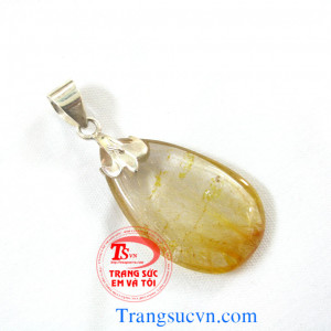 Đá thạch anh tóc mặt dây Mặt thạch anh tóc thiên nhiên được chế tác trên chất liệu:  - Đá Thạch anh tóc thiên nhiên 100%  - Móc được làm bằng bạc ta  - Bán toàn quốc  - Thanh toán an toàn  - Giao hàng tận nơi và thanh toán khi nhận hàng.