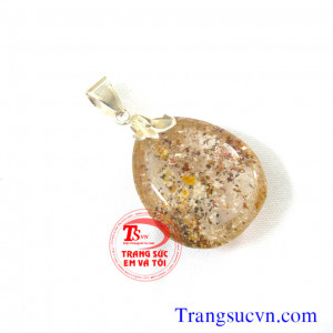 Thạch anh trong cát được chế tác trên chất liệu:  - Thạch anh trong thiên nhiên 100%  - Móc được làm bằng bạc ta  - Bán toàn quốc  - Thanh toán an toàn  - Giao hàng tận nơi và thanh toán khi nhận hàng.