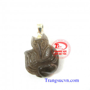 Cáo 9 đuôi thạch anh khói được chế tác trên chất liệu:  - Thạch anh khói thiên nhiên 100%  - Móc được làm bằng bạc ta  - Bán toàn quốc  - Thanh toán an toàn  - Giao hàng tận nơi và thanh toán khi nhận hàng.