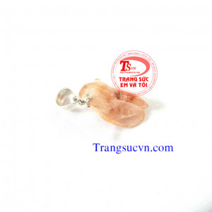 Ve thạch anh tóc đỏ được chế tác trên chất liệu:  - Thạch anh tóc đỏ thiên nhiên 100%  - Móc được làm bằng bạc ta  - Bán toàn quốc  - Thanh toán an toàn  - Giao hàng tận nơi và thanh toán khi nhận hàng.