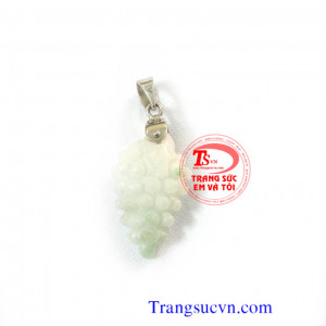 Chùm nho cẩm thạch được chế tác trên chất liệu:  - Ngọc cẩm thạch thiên nhiên 100%  - Móc được làm bằng bạc ta  - Bán toàn quốc  - Thanh toán an toàn  - Giao hàng tận nơi và thanh toán khi nhận hàng. 