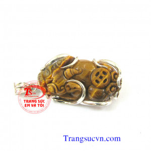 được chế tác trên chất liệu:  - Ngọc cẩm thạch thiên nhiên 100%  - Móc được làm bằng bạc ta  - Bán toàn quốc  - Thanh toán an toàn  - Giao hàng tận nơi và thanh toán khi nhận hàng. mat-day-chuyen-nam-da-quy Mặt dây chuyền nam đá quý
