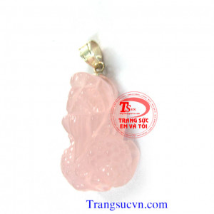 Mặt dây từ hưu thạch anh hồng Mặt dây từ hưu thạch anh hồng được chế tác trên chất liệu:  - Ngọc cẩm thạch thiên nhiên 100%  - Móc được làm bằng bạc ta  - Bán toàn quốc  - Thanh toán an toàn  - Giao hàng tận nơi và thanh toán khi nhận hàng.