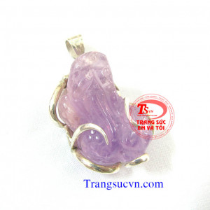 Tỳ hưu thạch anh tím thiên nhiên 100% Tỳ hưu thạch anh tím thiên nhiên 100% được chế tác trên chất liệu:  - Ngọc cẩm thạch thiên nhiên 100%  - Móc được làm bằng bạc ta  - Bán toàn quốc  - Thanh toán an toàn  - Giao hàng tận nơi và thanh toán khi nhận hàng