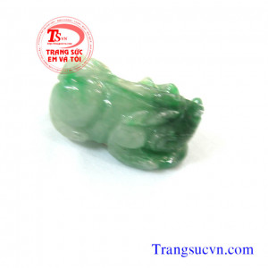 Tỳ hưu đá quý cẩm thạch Tỳ hưu ngọc cẩm thạch thiên nhiên  Tỳ hưu Jadeite  Chất liệu: Ngọc cẩm thạch nhiên nhiên ( Natural Jadeite)  Tỳ hưu cẩm thạch ( Tỳ hưu phỉ thúy )  Tỳ hưu có GIẤY KIỂM ĐỊNH ĐÁ QUÝ kèm theo tỳ hưu  Đặc điểm khoáng vật: - Tên khoáng v