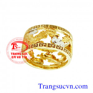 Nhẫn nam chạm rồng uốn lượn nhẫn nam vàng tây đúc 2 con rồng vời mây chạy dọc theo nhẫn với thân nhẫn viện họa tiết cổ