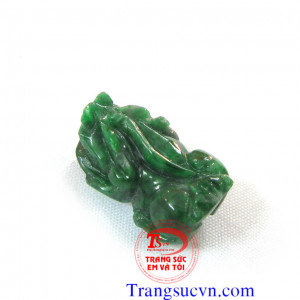 Tỳ hưu lục thiên nhiên  Tỳ hưu mặt dây chuyền nam ngọc phỉ thúy Tỳ hưu đá cẩm thạch nhiên nhiên Tỳ hưu ngọc cẩm thạch thiên nhiên  Tỳ hưu Jadeite  Chất liệu: Ngọc cẩm thạch nhiên nhiên ( Natural Jadeite)  Tỳ hưu cẩm thạch ( Tỳ hưu phỉ thúy )  Tỳ hưu có GI