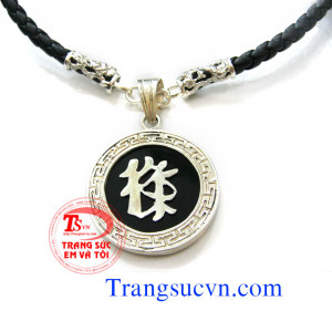 Mặt dây chuyền cộng mặt dây 1 Dây da bọc bạc hình rồng 1 Mặt dây chuyền bạc hình chữ Phúc Chất liệu chính: Bạc ta + Dây da. Sản phẩm bán toàn quốc - Thanh toán khi nhận hàng. Mặt dây chuyền cộng mặt dây