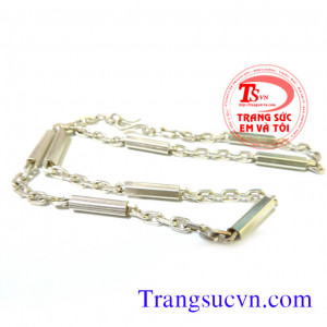 Dây bạc nam đẹp Dây chuyền bạc đẹp dành cho nam, Tác dụng tránh gió, cảm lạnh ... Đeo thời trang.  Dây chuyền bạc đẹp trọng lượng: 9.6 chỉ  Chiều dài: 52 cm  Bán toàn quốc