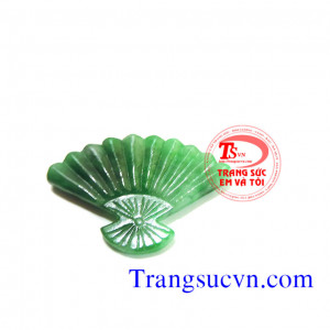 Ngọc Jadeite thiên nhiên mặt dây Mặt dây hình Quạt Cẩm thạch ngọc Jadeitet làm mặt dây phong thủy. hợp bọc bạc, vàng đeo dây len, dây cao su, dây da  Dây chuyền bạc, dây chuyền vàng.  Sản phẩm có GIẤY KIỂM ĐỊNH ĐÁ QUÝ kèm theo mặt dây cẩm thạch jadeite hì