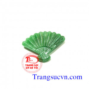 Mặt dây phong thủy đẹp ngọc cẩm thạch Mặt dây hình Quạt Cẩm thạch ngọc Jadeitet làm mặt dây phong thủy. hợp bọc bạc, vàng đeo dây len, dây cao su, dây da  Dây chuyền bạc, dây chuyền vàng.  Sản phẩm có GIẤY KIỂM ĐỊNH ĐÁ QUÝ kèm theo mặt dây cẩm thạch jadei