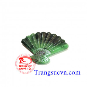 Mặt ngọc jadeite thiên nhiên Mặt dây hình Quạt Cẩm thạch ngọc Jadeitet làm mặt dây phong thủy. hợp bọc bạc, vàng đeo dây len, dây cao su, dây da  Dây chuyền bạc, dây chuyền vàng.  Sản phẩm có GIẤY KIỂM ĐỊNH ĐÁ QUÝ kèm theo mặt dây cẩm thạch jadeite hình q