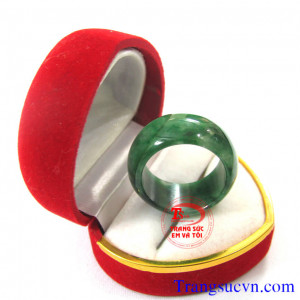 Nhẫn đá quý cẩm thạch Nhẫn ngọc cẩm thạch thiên nhiên Jadeite dùng đeo tay.  Sản phẩm nhẫn ngọc cẩm thạch thiên nhiên với chất lượng ngọc cẩm thạch thiên nhiên được đảm bảo nhờ  GIẤY KIỂM ĐỊNH ĐÁ QUÝ KÈM THEO SẢN PHẨM.  Bán toàn quốc, Thanh toán an toàn k
