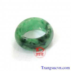 Nhẫn đá quý ngọc Jadeite Nhẫn ngọc cẩm thạch thiên nhiên Jadeite dùng đeo tay.  Sản phẩm nhẫn ngọc cẩm thạch thiên nhiên với chất lượng ngọc cẩm thạch thiên nhiên được đảm bảo nhờ  GIẤY KIỂM ĐỊNH ĐÁ QUÝ KÈM THEO SẢN PHẨM.  Bán toàn quốc, Thanh toán an toà